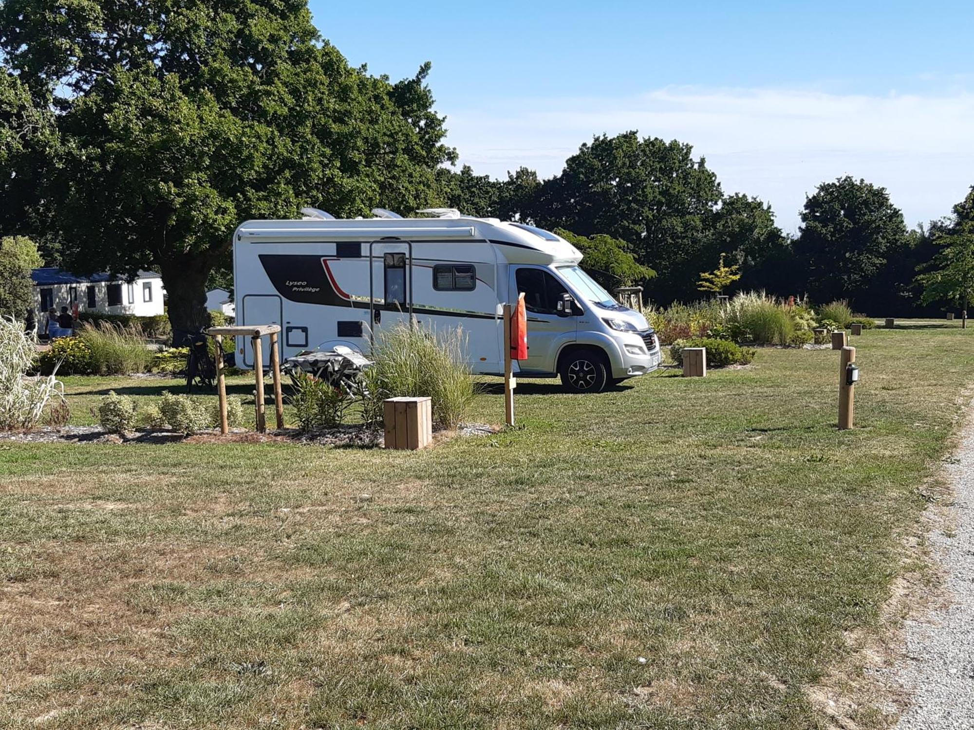 Camping Les Brillas Les Moutiers 외부 사진